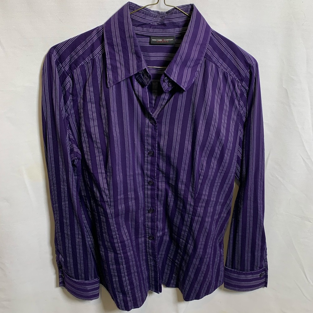 New York & Company Button down long sleeve shirt